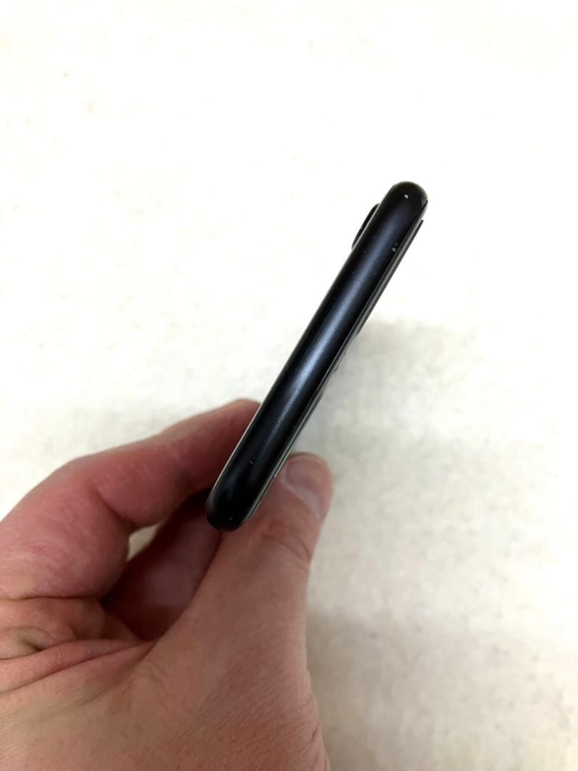 【第2世代】iPhoneSE 64GB ブラック MHGP3J/A SIMフリー