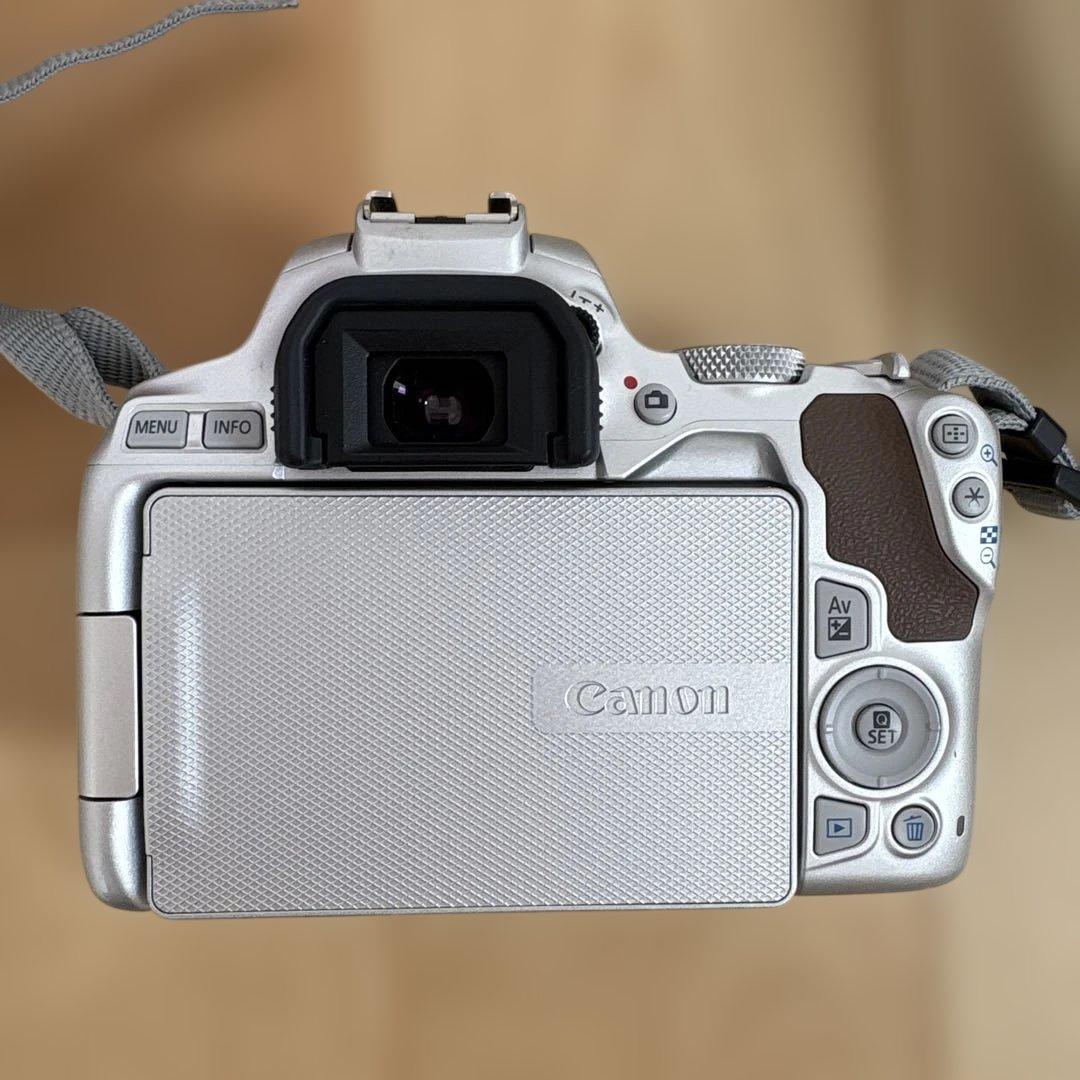 Canon EOS Kiss X10 レンズキット　シルバー