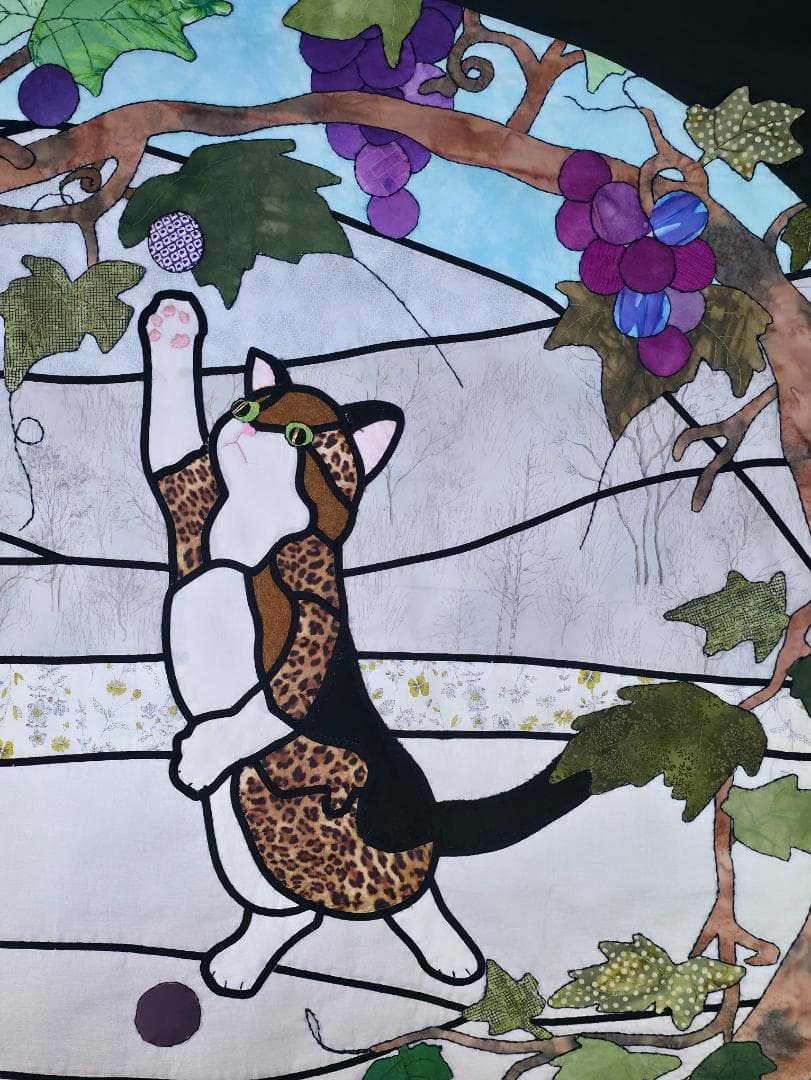 ハンドメイド ステンドグラスキルトタペストリー 「猫とぶどうの木」