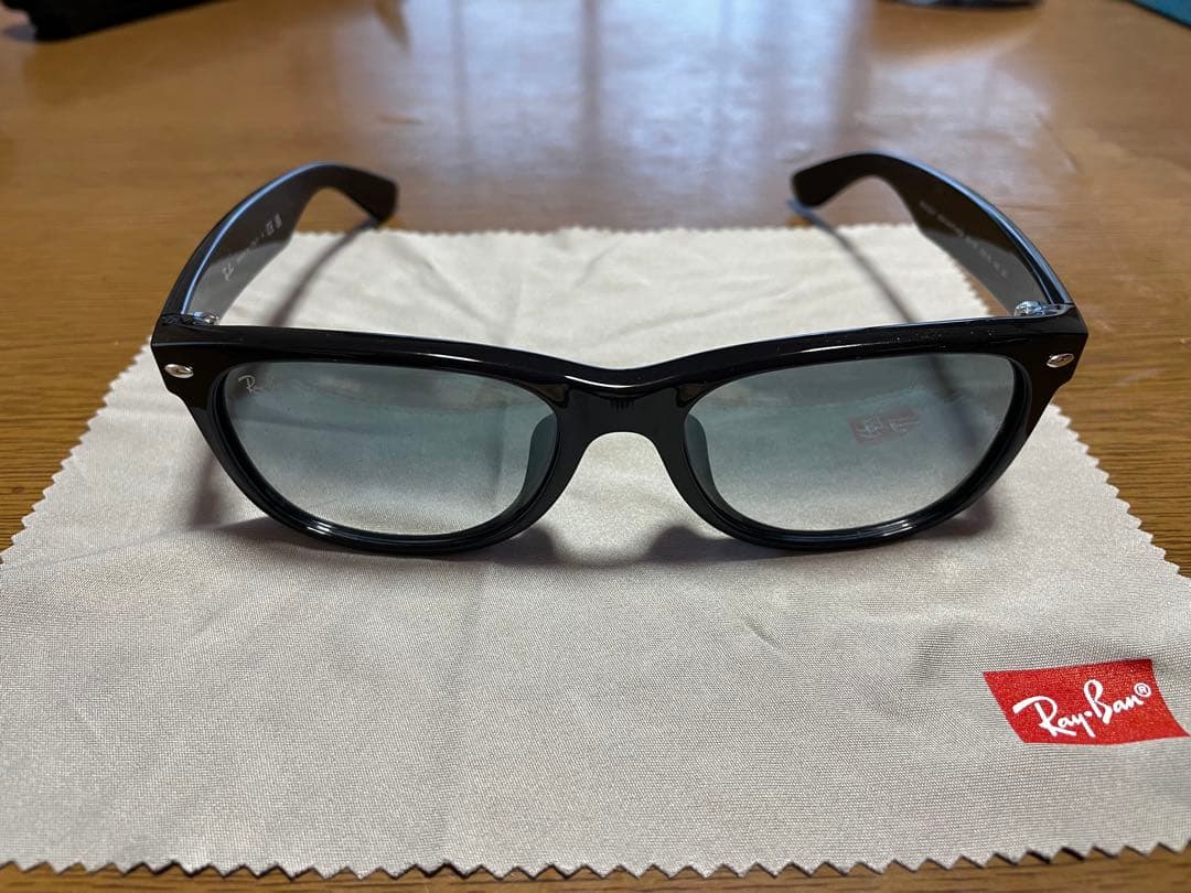 ほぼ新品未使用品RayBan サングラス正規品RB2132F 901 3F