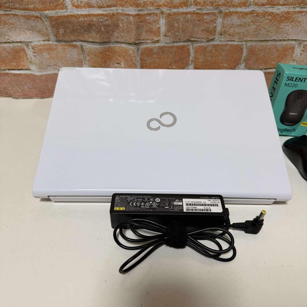 富士通タッチノートPC 2K画面 Corei5 SSDサクサク起動　Win11