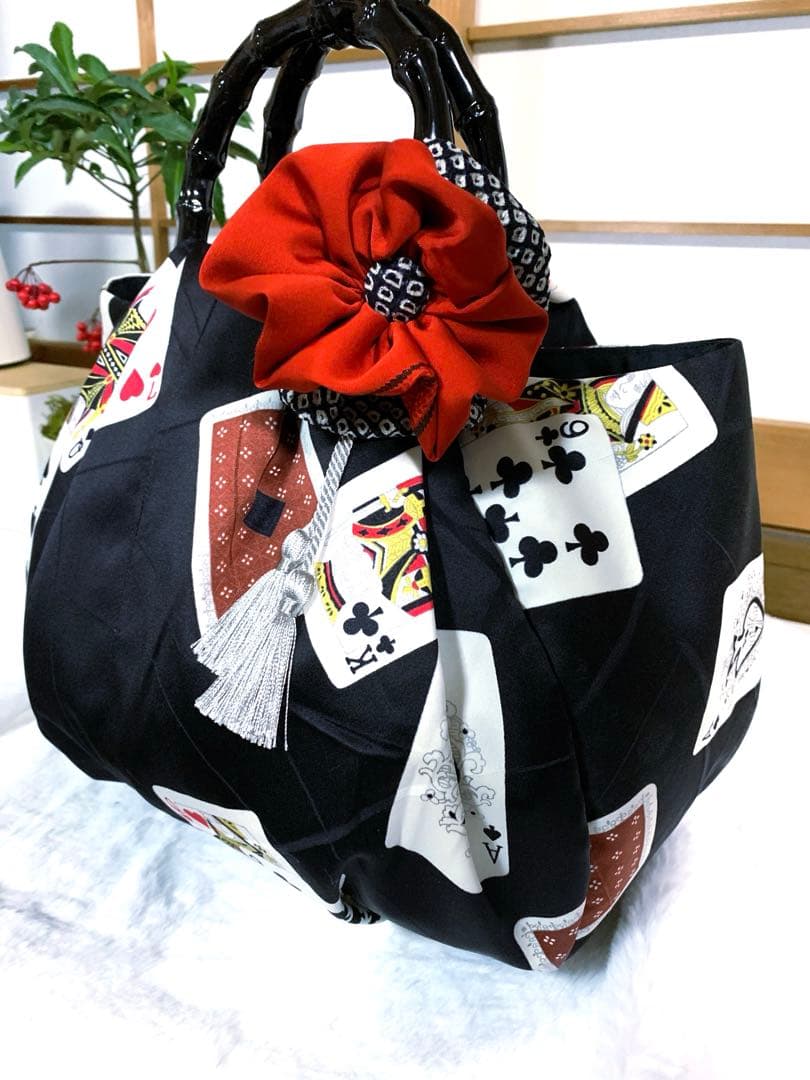 【着物リメイクバック】　正絹　珍しいトランプ柄　コロンと丸く可愛い　リングバック