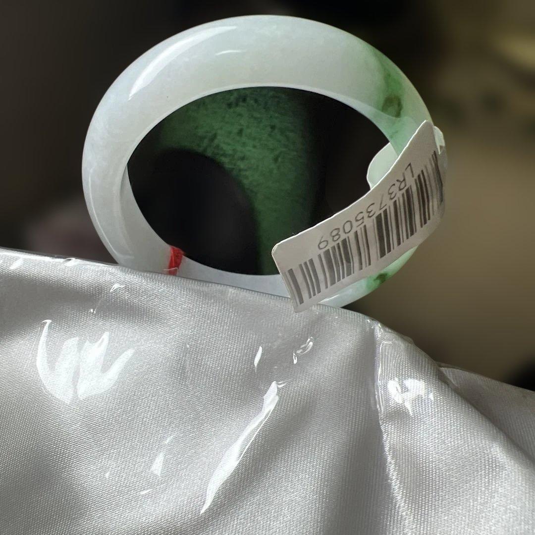 純天然本翡翠バングル 緑と白のグラデーションが美しい