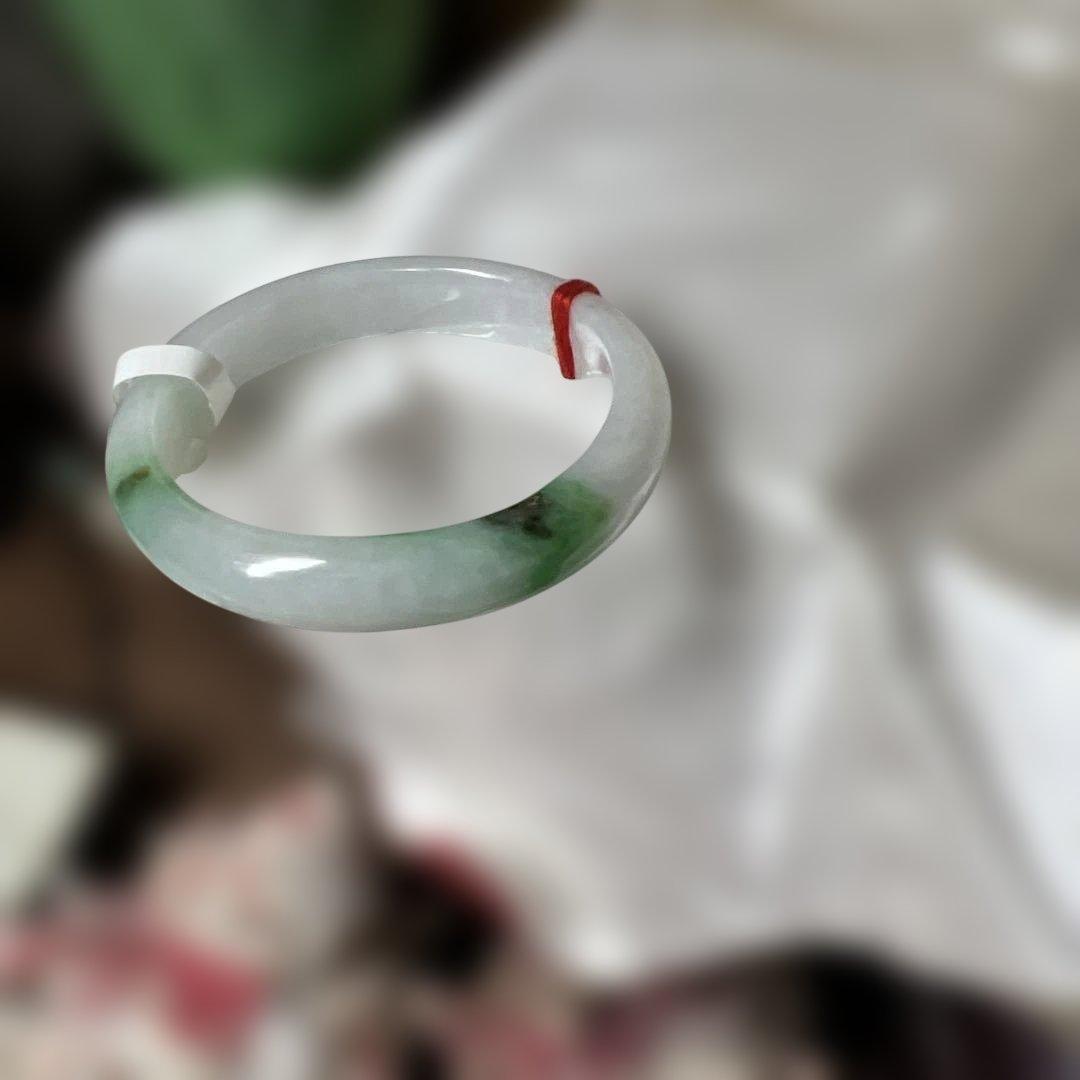 純天然本翡翠バングル 緑と白のグラデーションが美しい