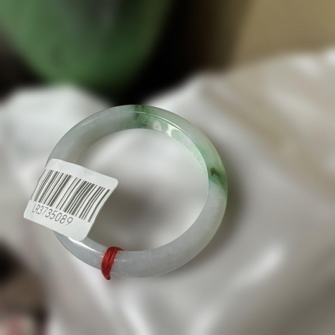 純天然本翡翠バングル 緑と白のグラデーションが美しい
