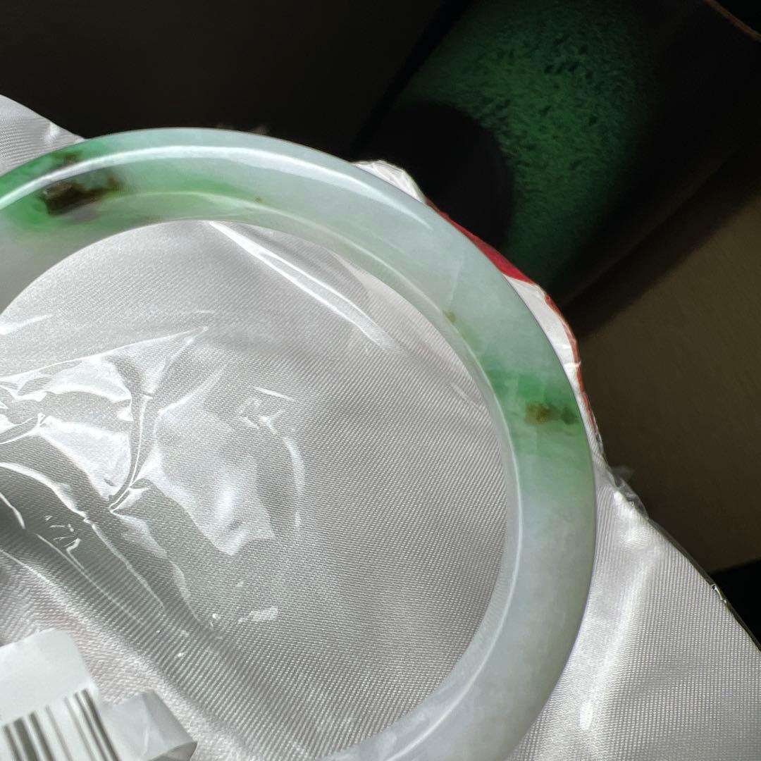 純天然本翡翠バングル 緑と白のグラデーションが美しい