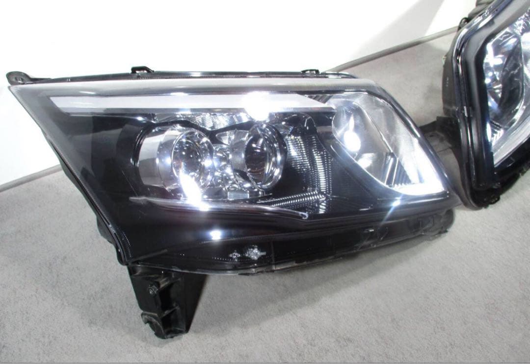 ステラ　ムーヴ 左右 純正 LED ヘッドライト 車検対応LA100F ムーブ