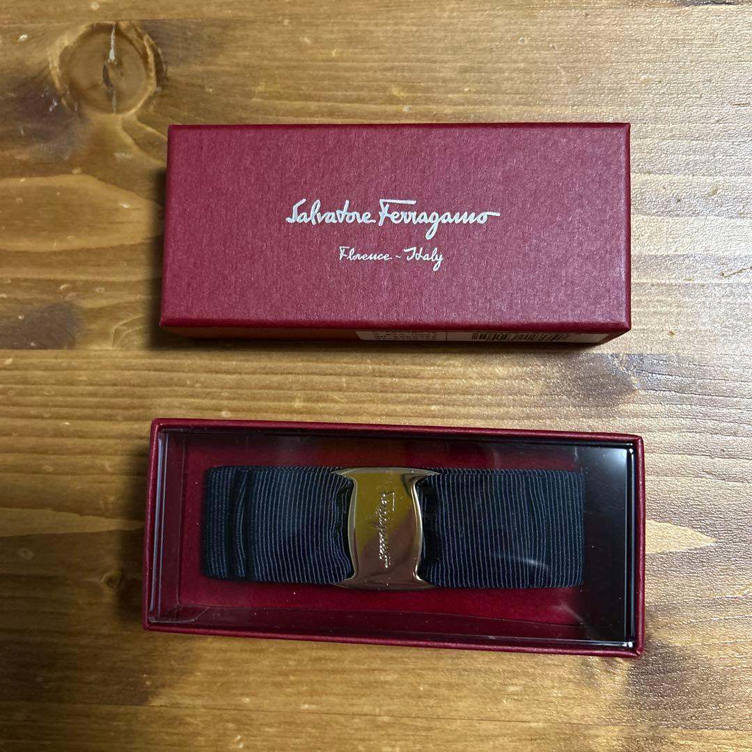 【Salvatore Ferragamo】 フェラガモ　バレッタ　ネイビー