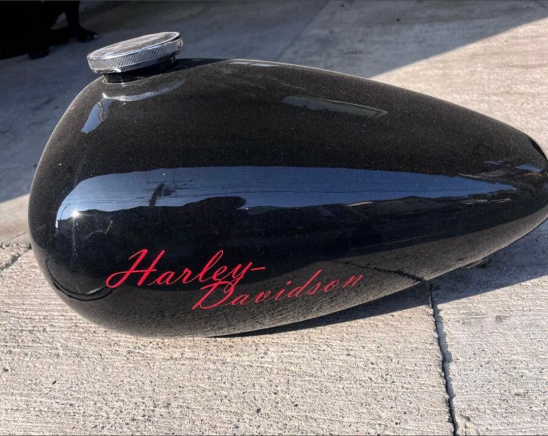 ハーレーダビットソン　マスタングタンク　コック付き