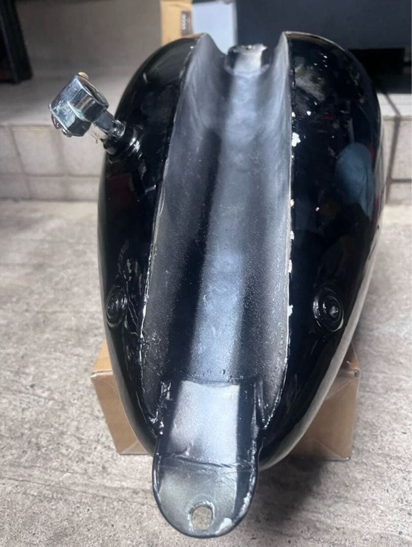 ハーレーダビットソン　マスタングタンク　コック付き