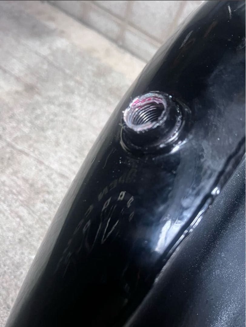 ハーレーダビットソン　マスタングタンク　コック付き