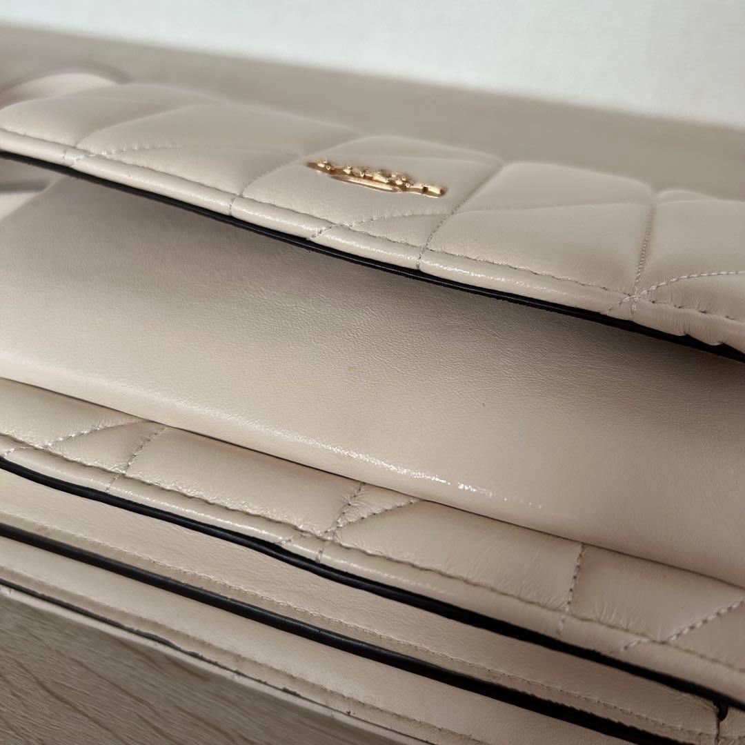 coach ショルダーバッグ　キルティング　ホワイト　ミニショルダー