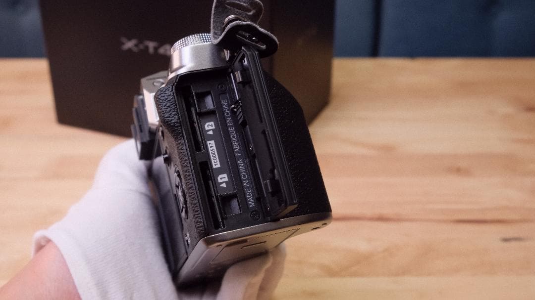 【修理点検済】FUJIFILM (フジフイルム) X-T4 ボディ　シルバー