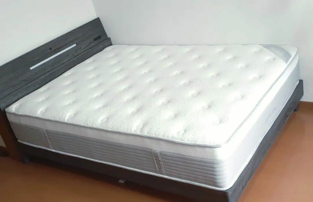 ダブルベッド　フレーム　マットレス付　ダメージ少　使用期間短いです