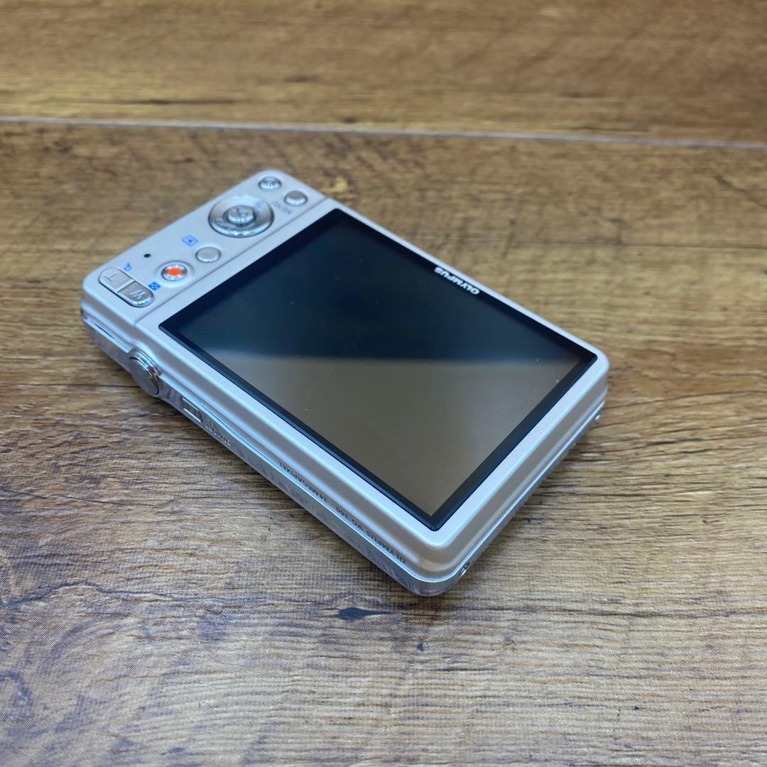 OLYMPUS オリンパス　デジタルカメラ　VG-140 シルバーy-39