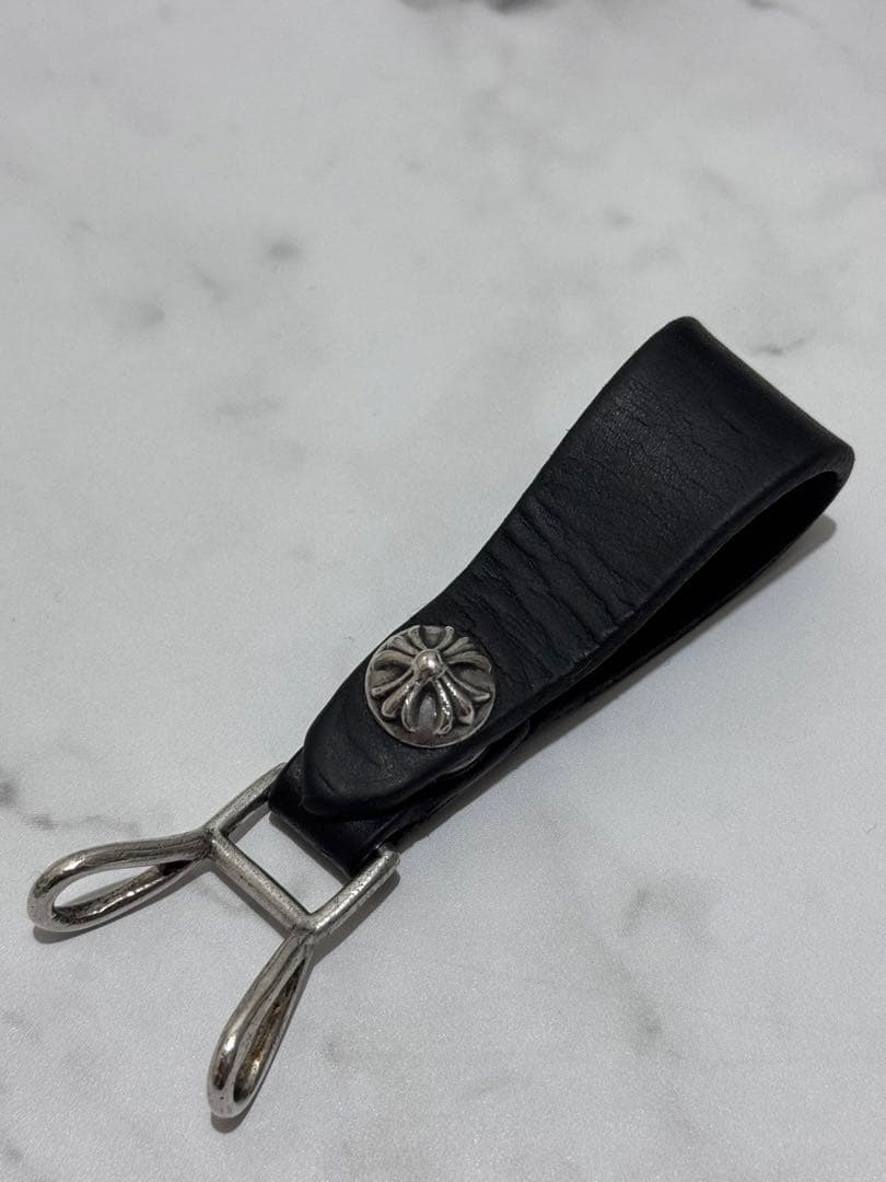 クロムハーツクロスボタンレザーベルトループ