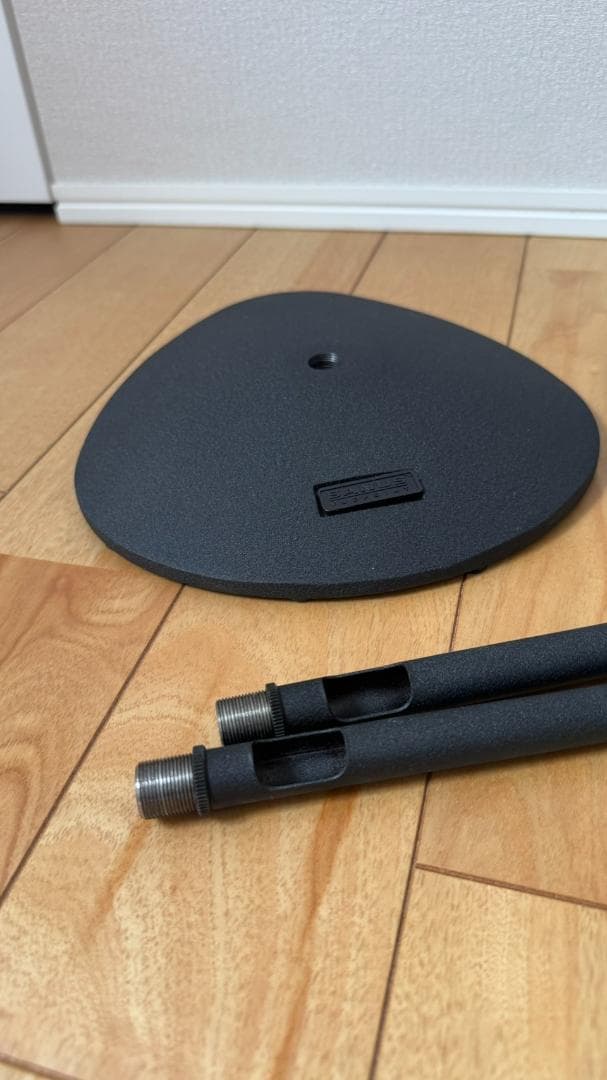 【送料込み、値下げ】SANUS高さ調節スピーカースタンド、2個セット