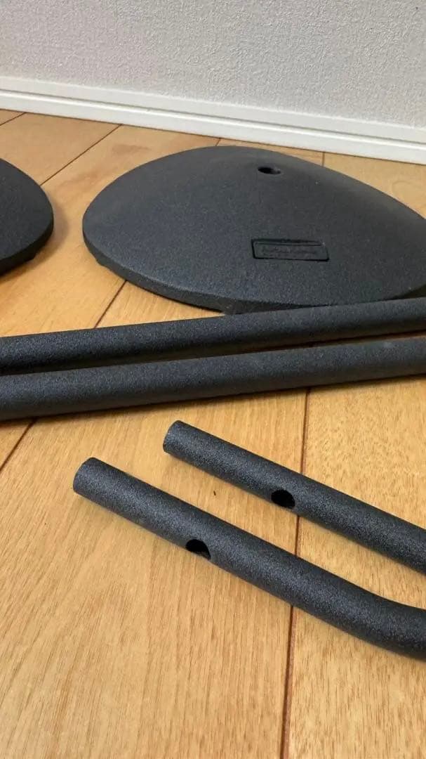 【送料込み、値下げ】SANUS高さ調節スピーカースタンド、2個セット