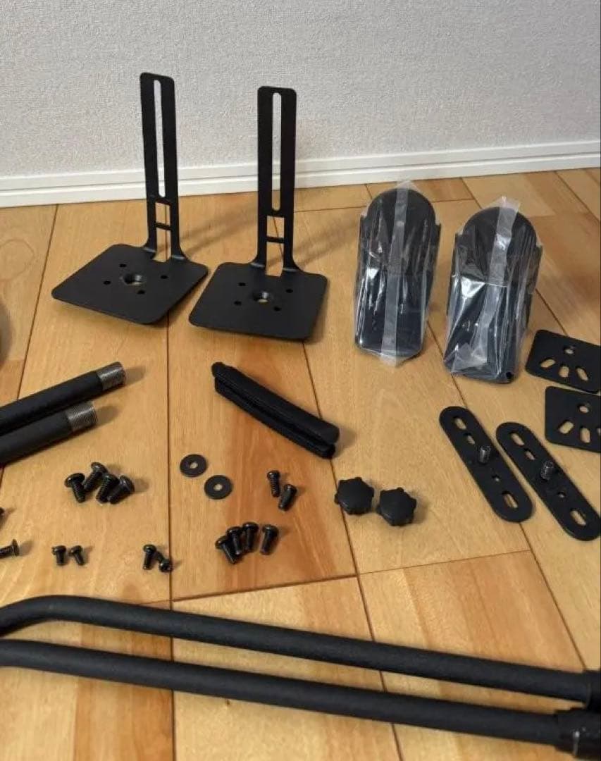 【送料込み、値下げ】SANUS高さ調節スピーカースタンド、2個セット