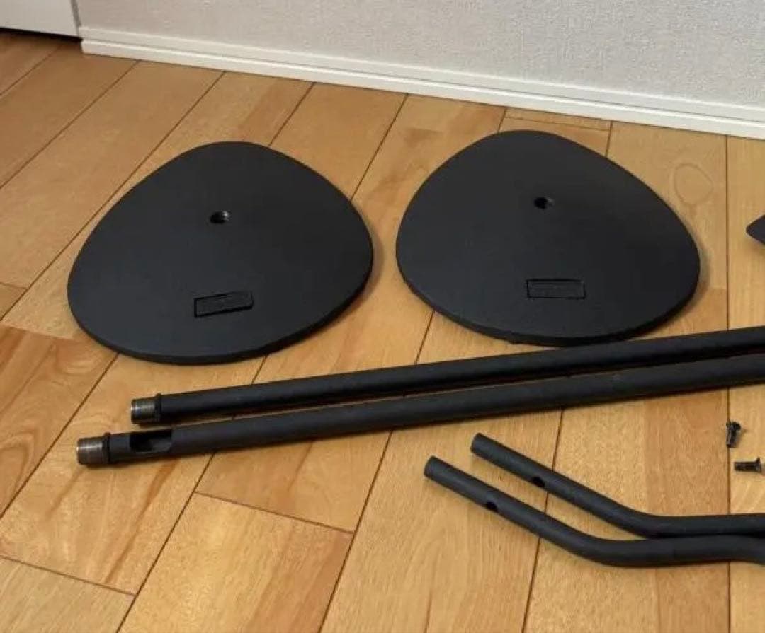 【送料込み、値下げ】SANUS高さ調節スピーカースタンド、2個セット