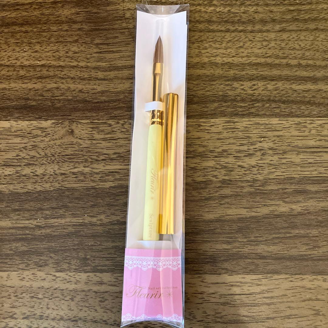 フルーリア　スカルプチュアブラシ　イエロー