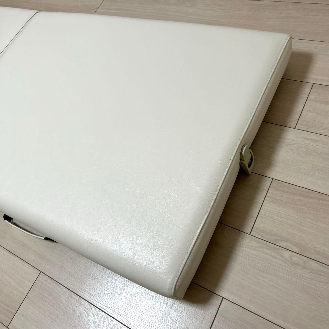 未使用品　折りたたみ式ポータルベッド施術用