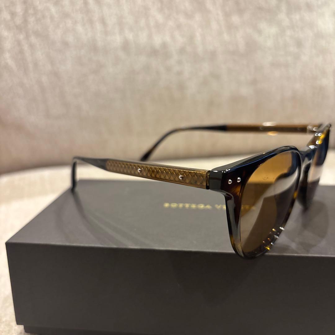 Bottega Veneta Sunglass ブラウン　イントレチャート