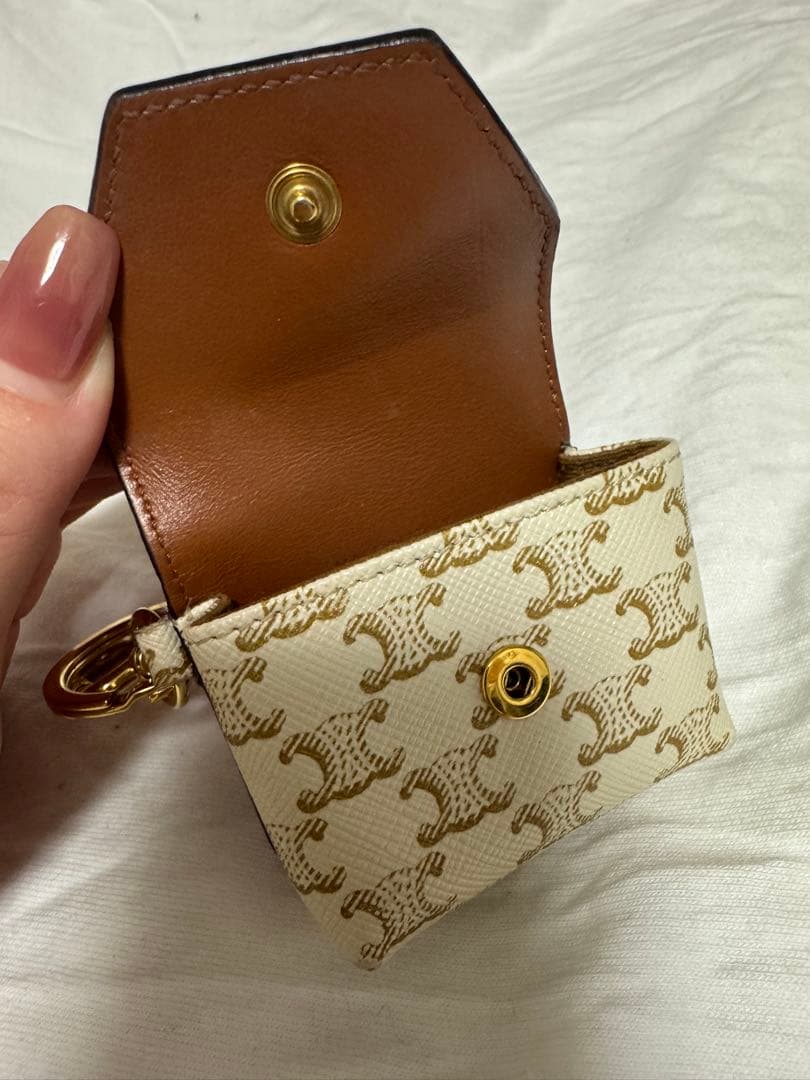 CELINE AirPodsケース トリオンフ ホワイトタン