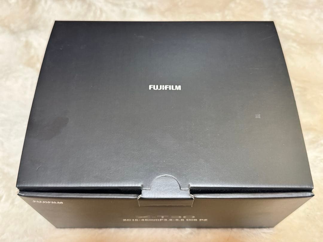Fujifilm X-T30 ミラーレスカメラ レンズキット 本体と付属品
