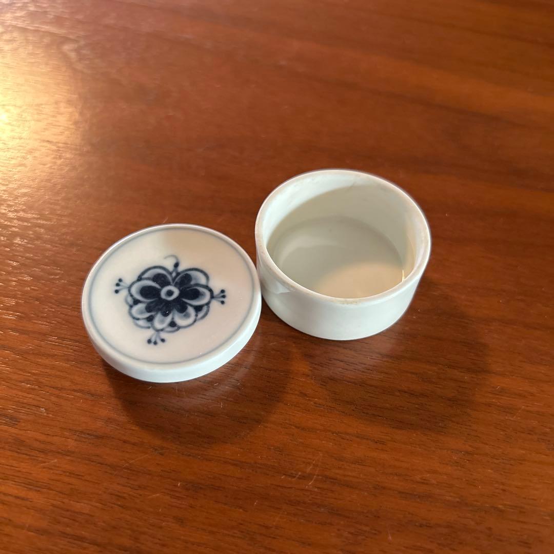 ロイヤルコペンハーゲン ハンドペイント ブルーフルーテッド ピルケース 蓋付き