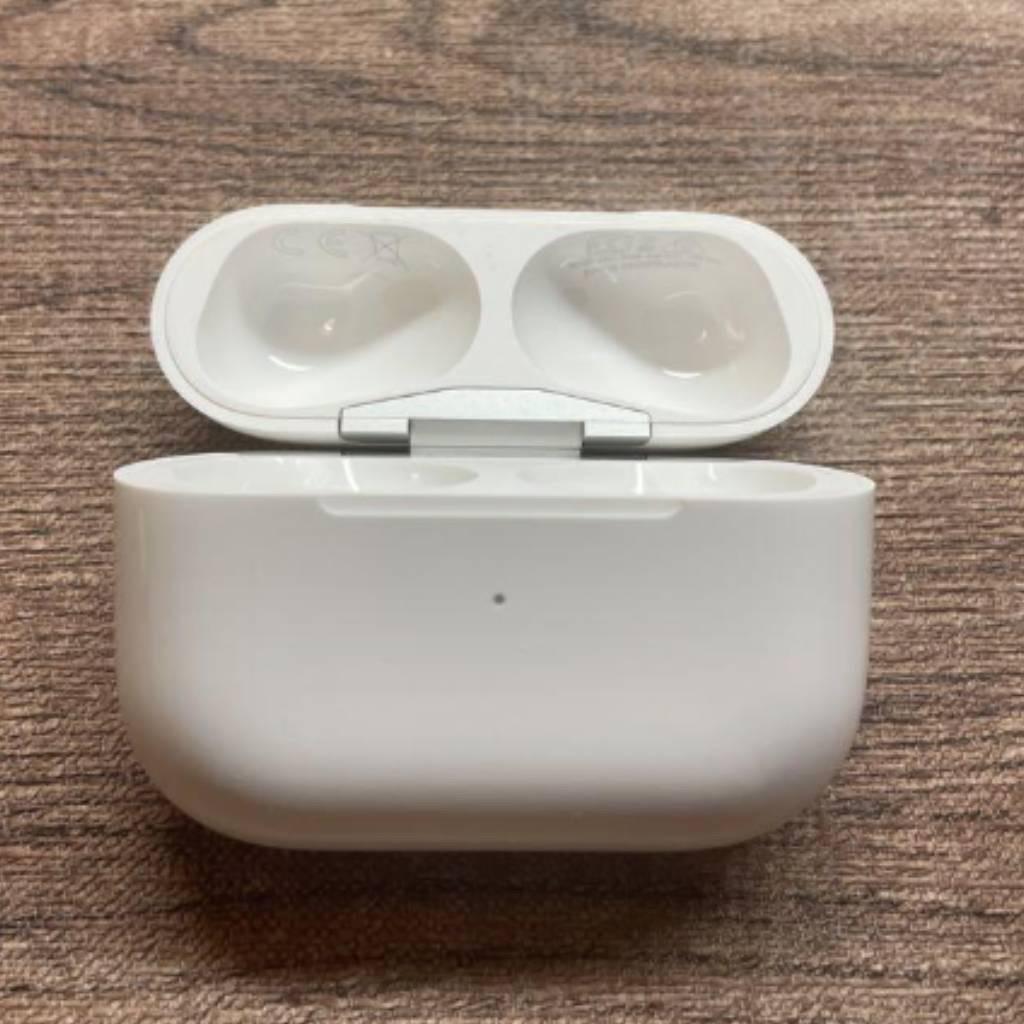 美品♡AirPodsPro第1世代A2190充電ケースのみ