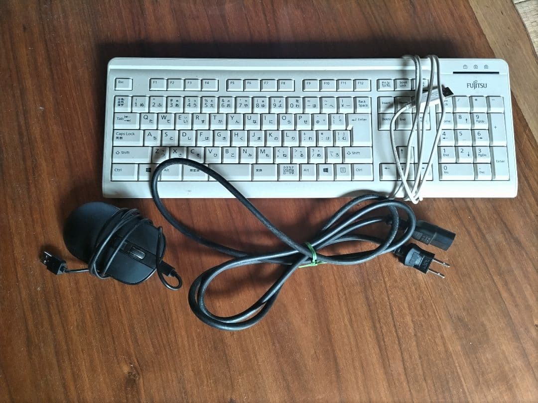 ■ミニタワー型デスクトップPC　キーボード＆ワイヤレスマウス付き