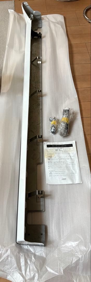 専用　MPV （LY3P）新品マツダスピードサイドスカート左側 取り付け金具付