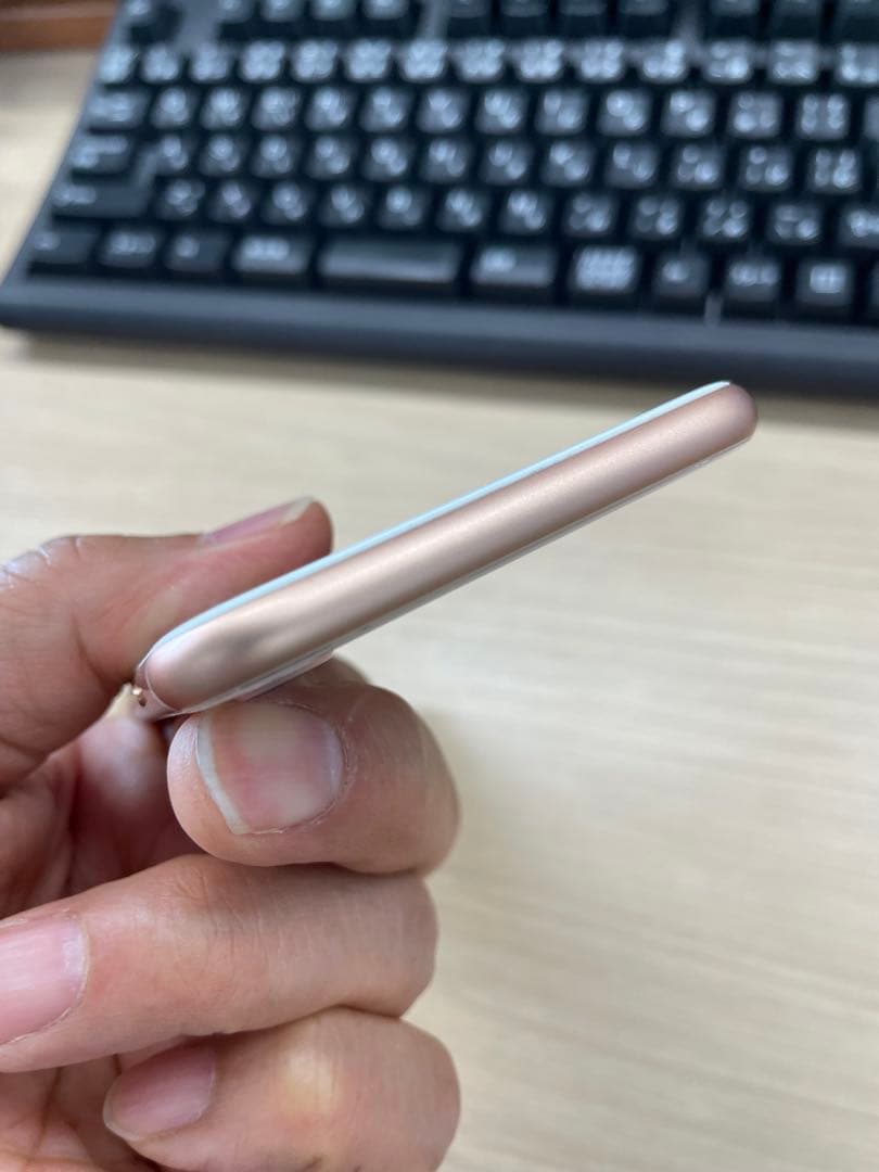 iPhone8 ゴールド色