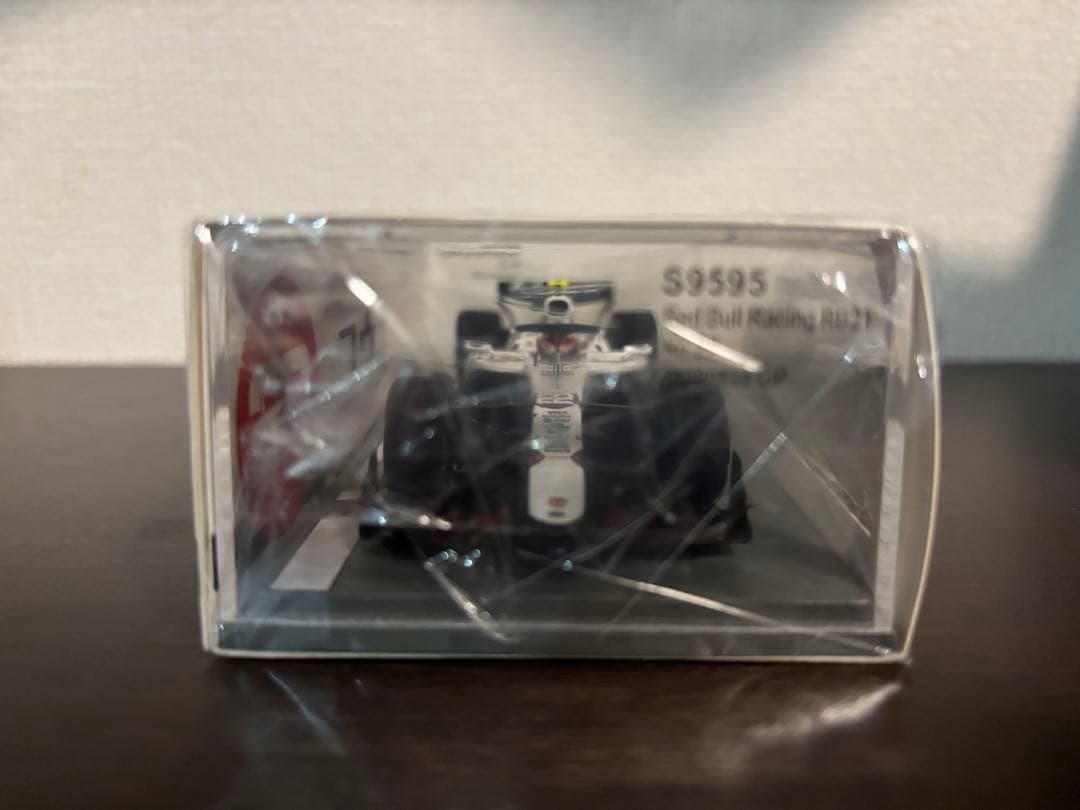 ミニカー Red Bull Racing RB21 Yuki Tsunoda 1/43