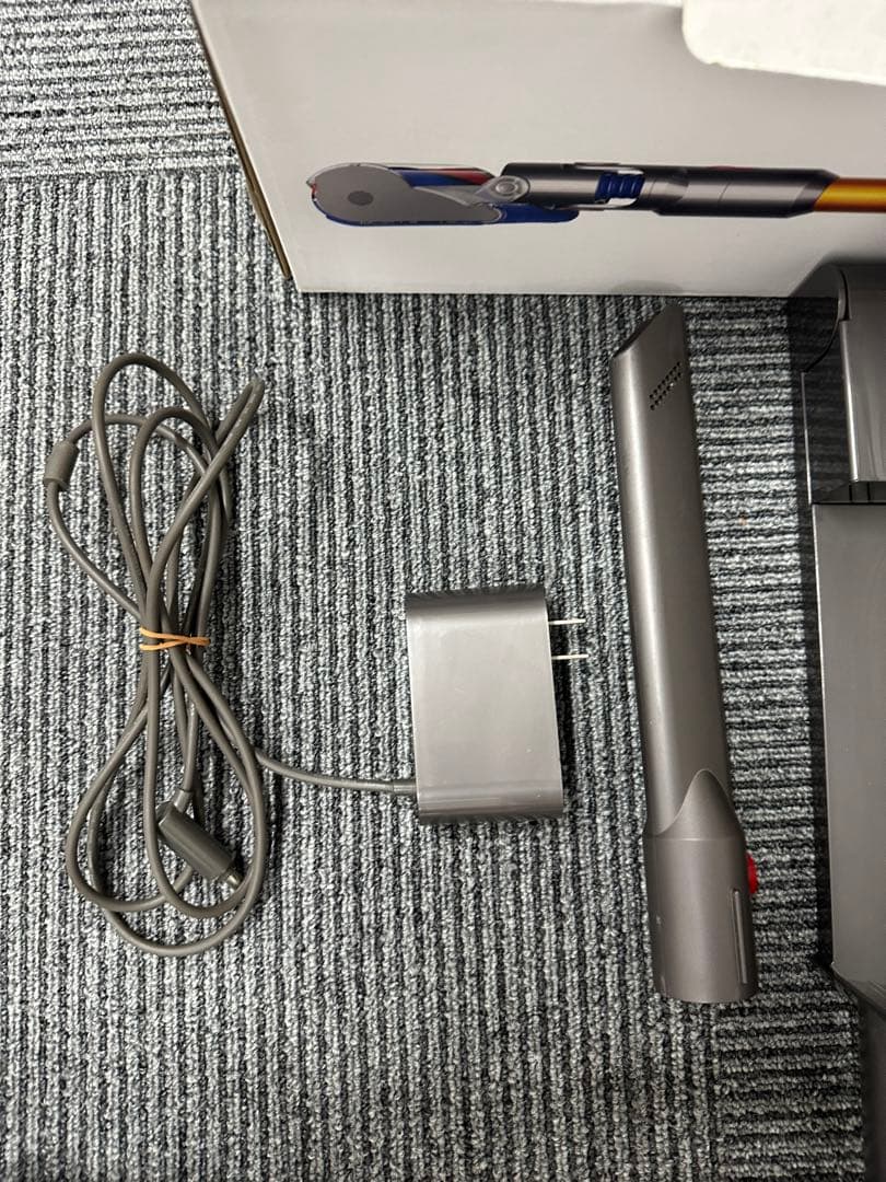 ⭐️動作確認済⭐️ Dyson V8 Fluffy ダイソン 掃除機 コードレス