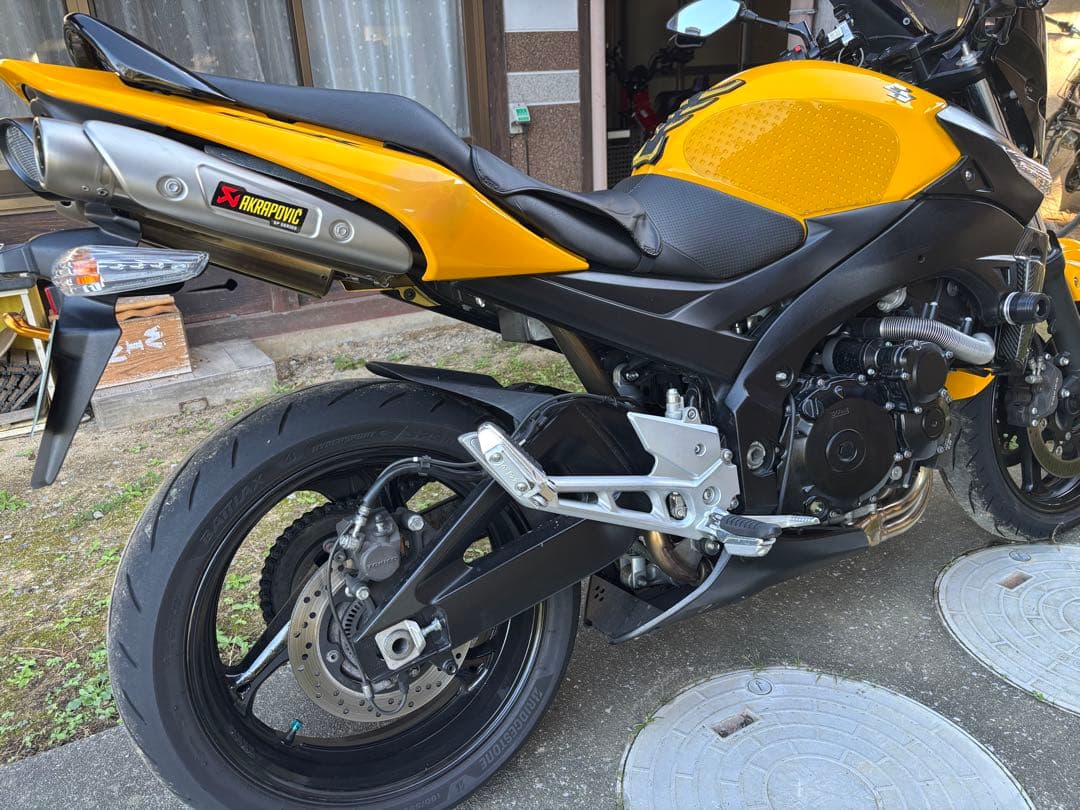 Akrapovic gsr400 gsr600用マフラー