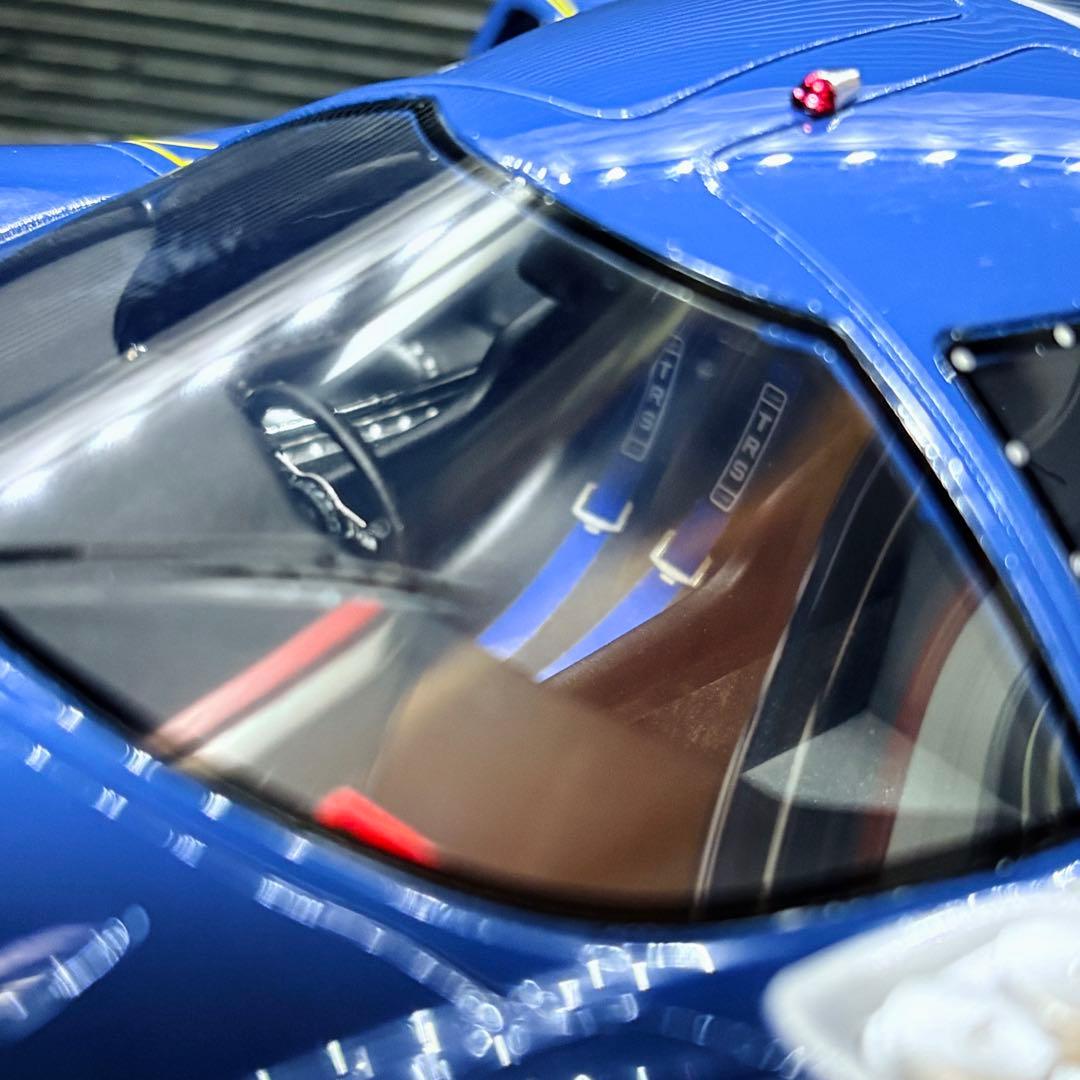 ショーケース付属 1/18 Spark ローラT70 Mk.3B GT 1969