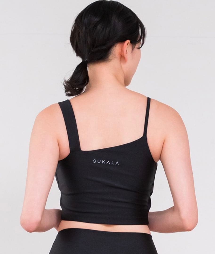 【新品】スカーラ　シャインストレッチアシンメトリーブラトップ＋ハッカン2本