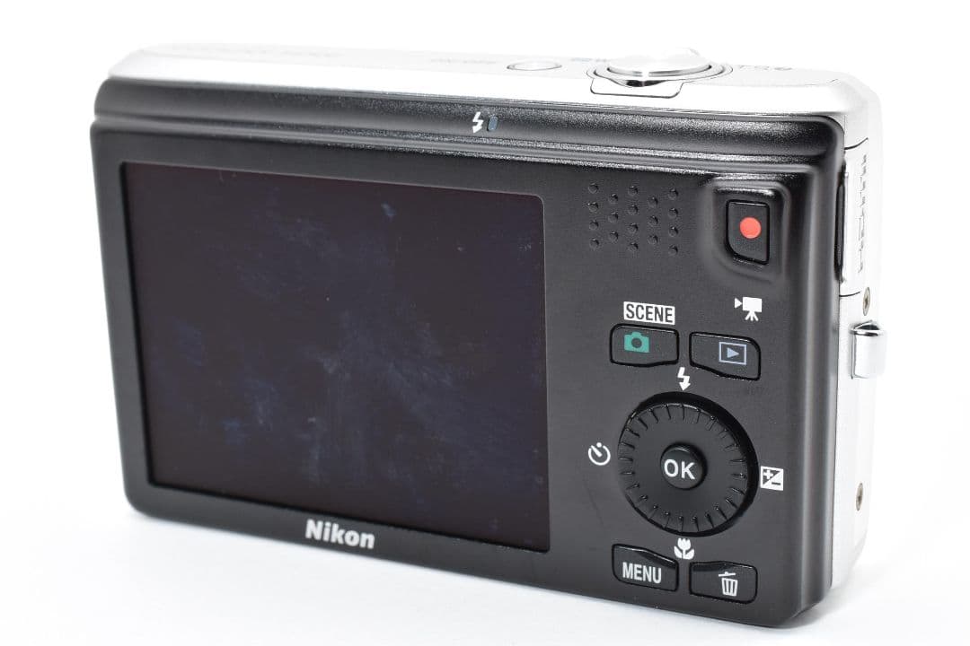 Nikon coolpix S6300 シルバー