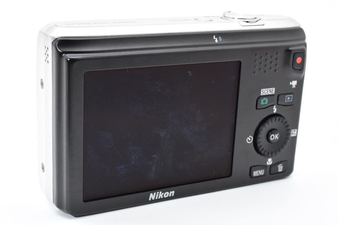 Nikon coolpix S6300 シルバー