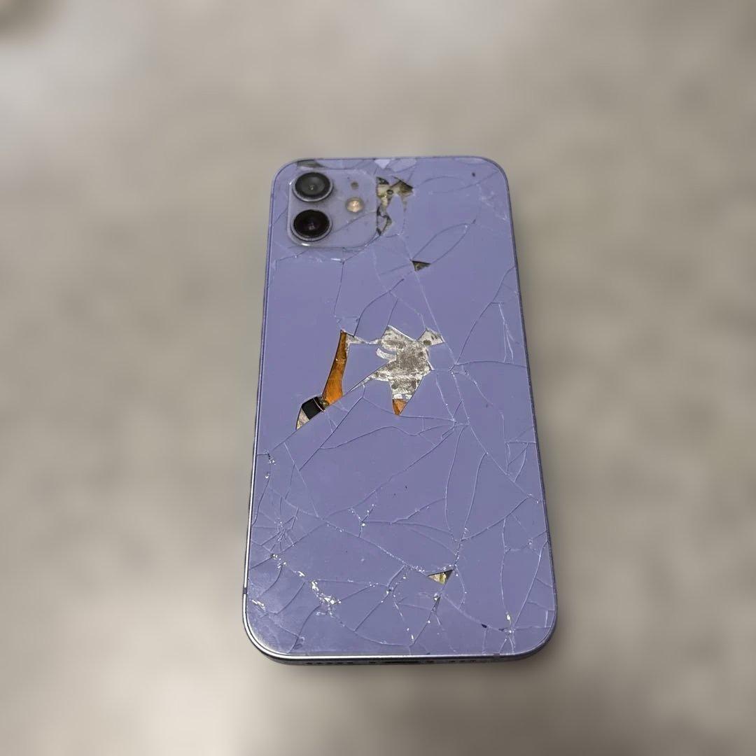iPhone12紫　裏割れ　バッテリー残量90%