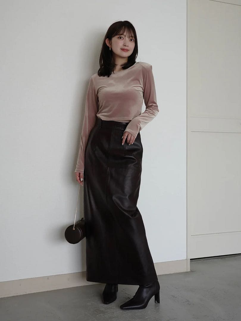 アニュアンス　ベロアクロップドカットトップス　ピンクベージュ