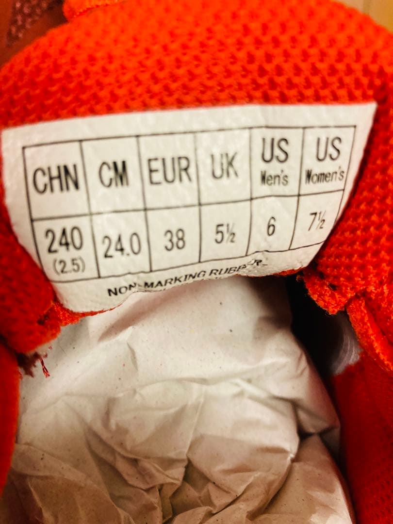 続SALE‼️24cm YONEX COMFORZ Z バドシュー　レッド