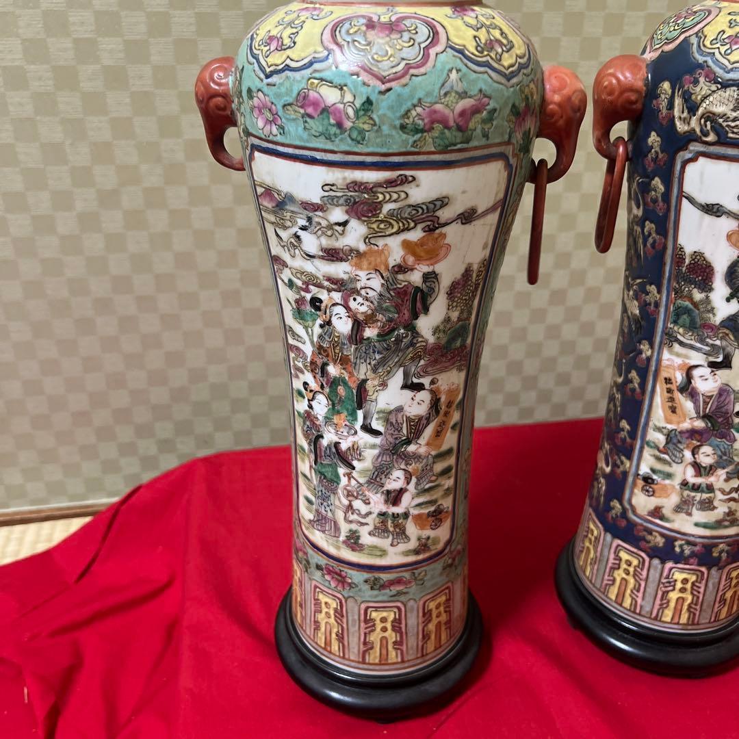 大清嘉慶年製　中国の武神が描かれた双耳付きの人物花瓶です。﻿骨董　アンティーク