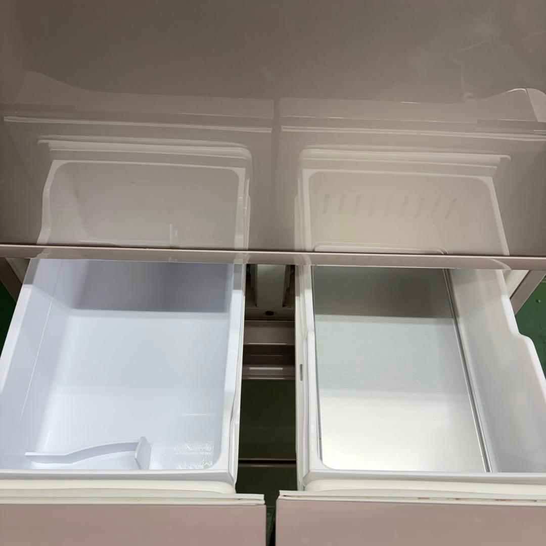 704 日立大型冷蔵庫　ガラスパネル　400L強　小型　自動製氷　家庭用　右開き