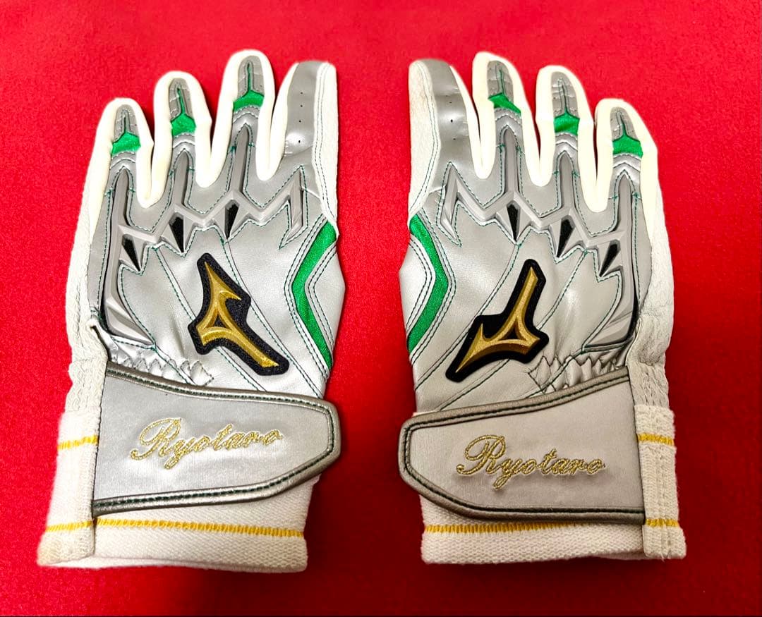 広島東洋カープ　羽月隆太郎　実使用　バッティンググローブ　おまけ2個付