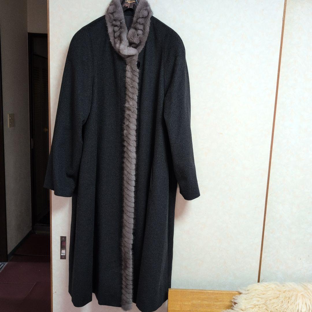 新品未使用品ダークグレーカシミヤ100% ミンク毛皮襟付きロングコート