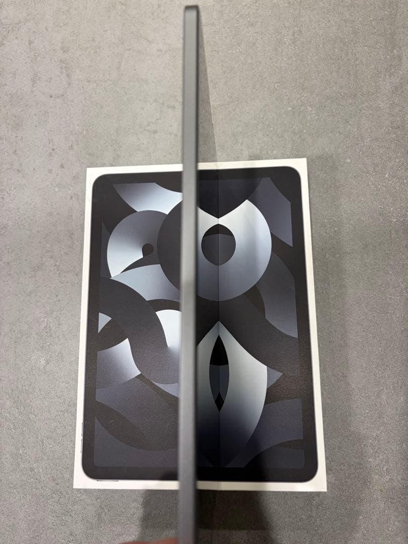 iPad Air（第5世代） スペースグレー 本体　（＋ ケースカバー等）