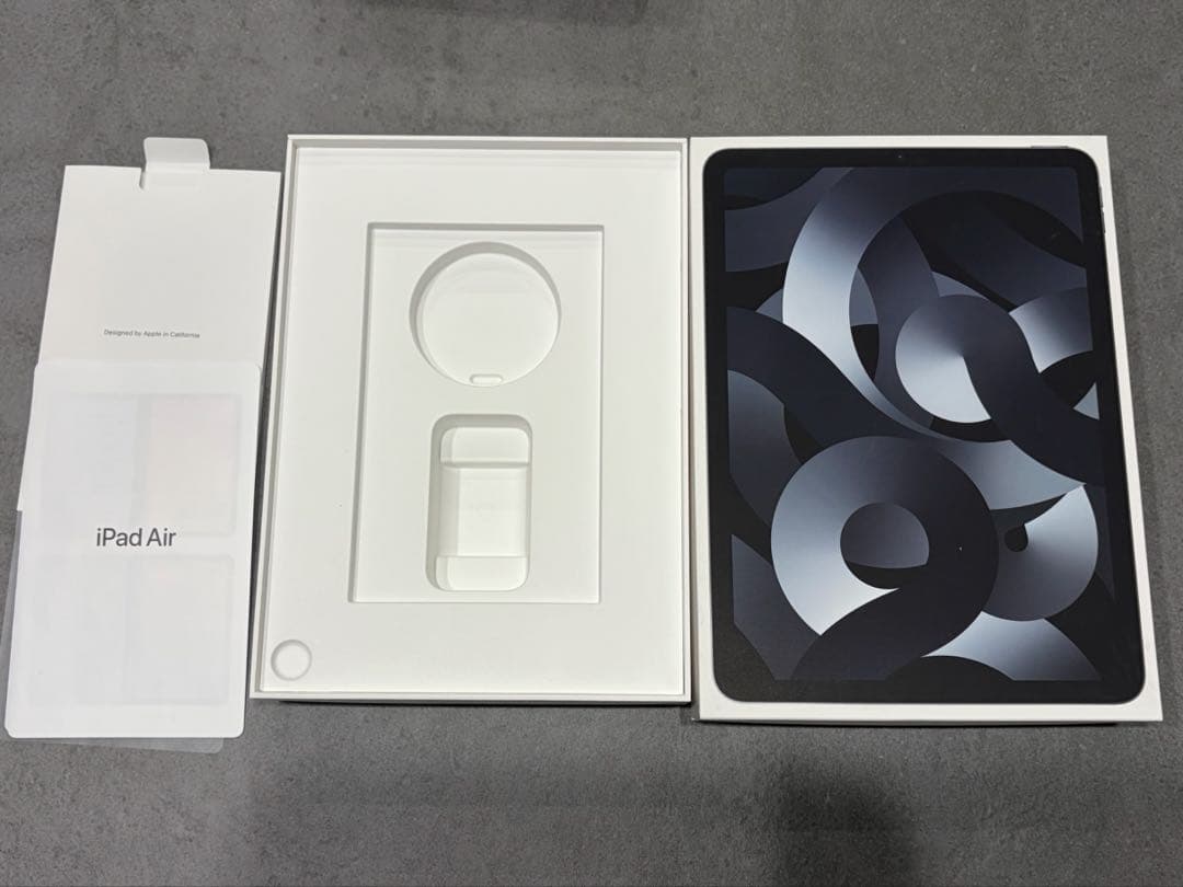 iPad Air（第5世代） スペースグレー 本体　（＋ ケースカバー等）